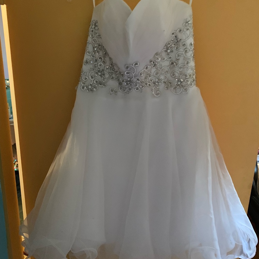 White homecoming party dresss